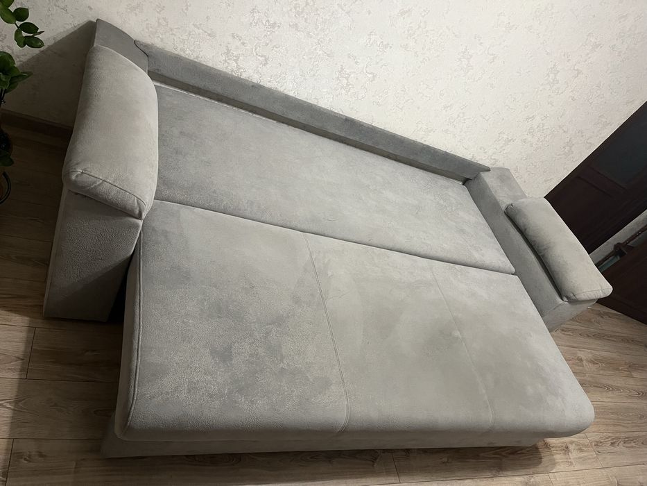 Продам диван бувший у використанні.