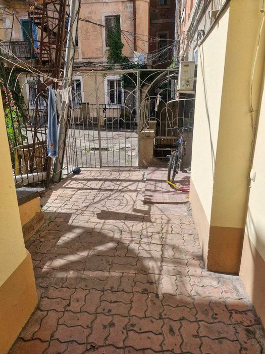 Центр  Продам фасад 46+42 кв.м  возле Нового рынка