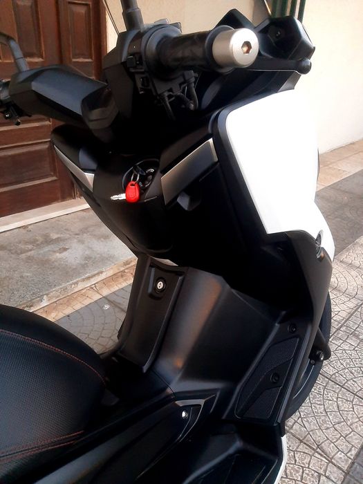 Yamaha X-Max 125cc.