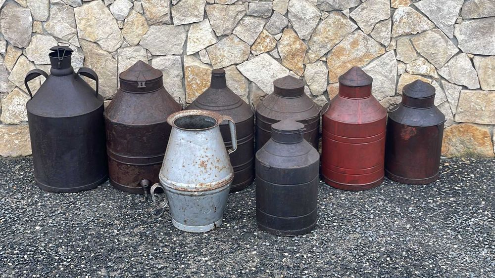 Latoaria tradicional portuguesa, bilhas, vasilhas, canecos, talhas