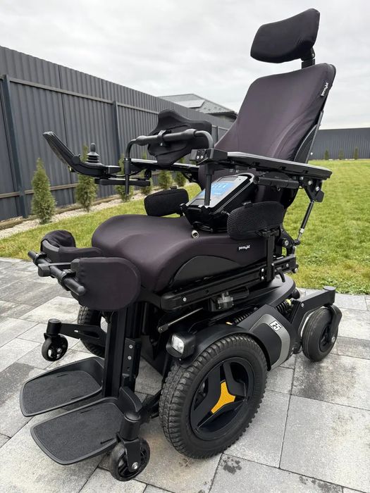 Permobil F5 з вертикалізатором.