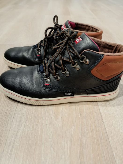 Sprzedam buty męskie Levi's 38