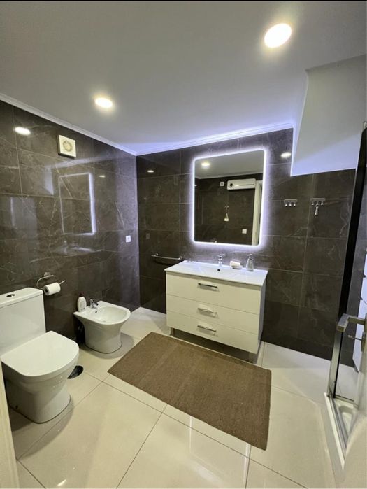 Arrendar Quarto Solteira em Moradia T3, com acesso à casa toda.