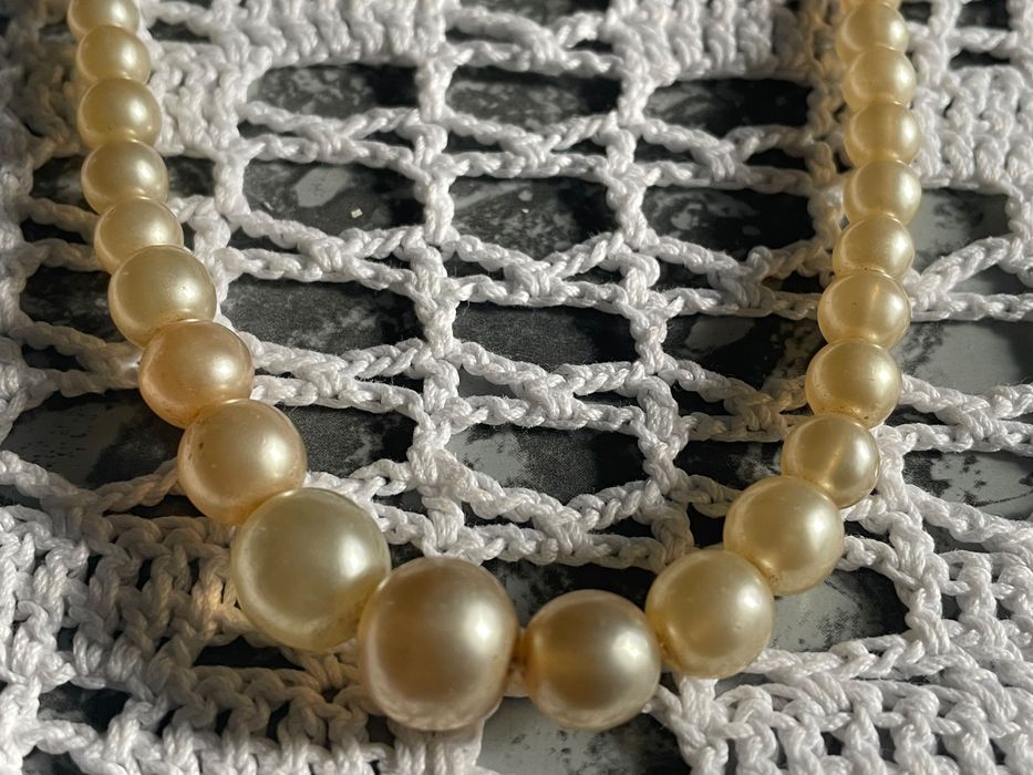 Stary naszyjnik z pereł ze srebrnym zapięciem 835