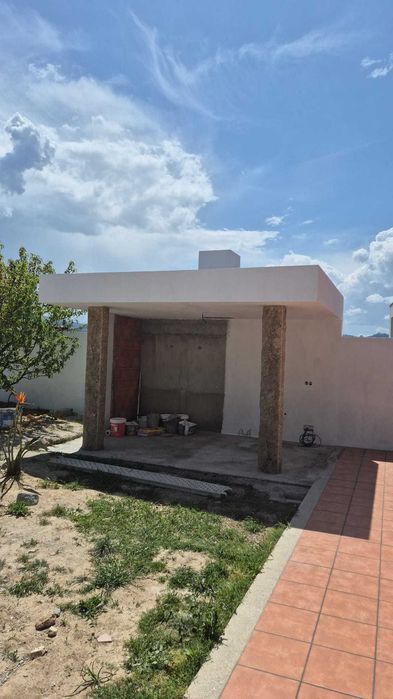 Construcao de piscinas churrasqueiras manutenção de jardins