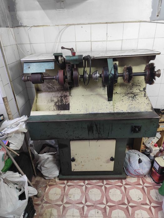 Máquina de sapateiro em bom estado