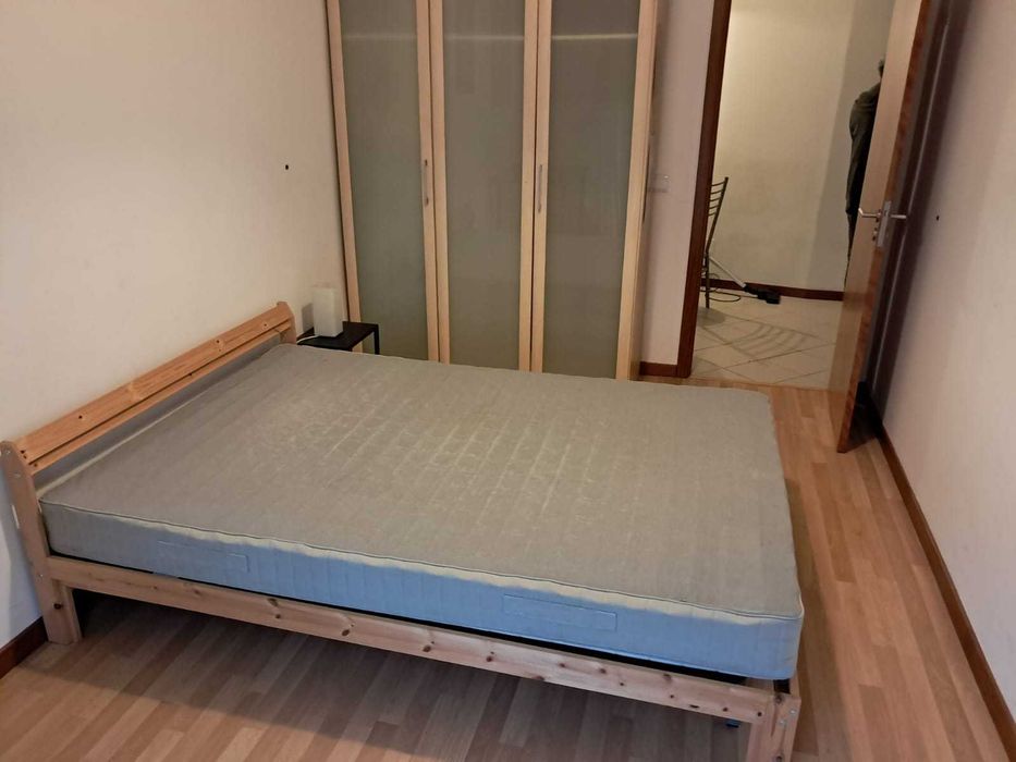 arrenda-se quarto a estudante (perto do Glicíneas)