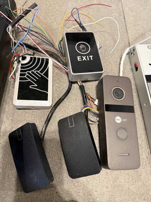 Комплект СКУД и домофонии (Замки, Контроллер, Монитор, БП) — ОПТОМ