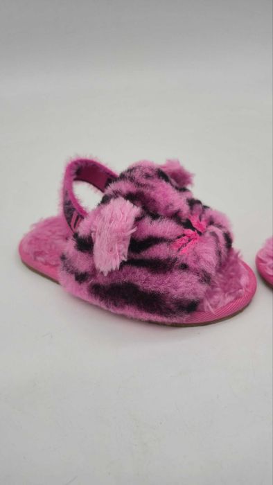 Дитячі босоніжки UGG — оригінал,хутро. 23,5 розмір( 15 см)