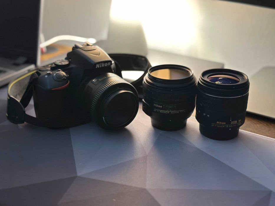 Nikon D5500 + NIKKOR 18-55mm f/3.5-5.6G VR + 2 батареї + зарядка 