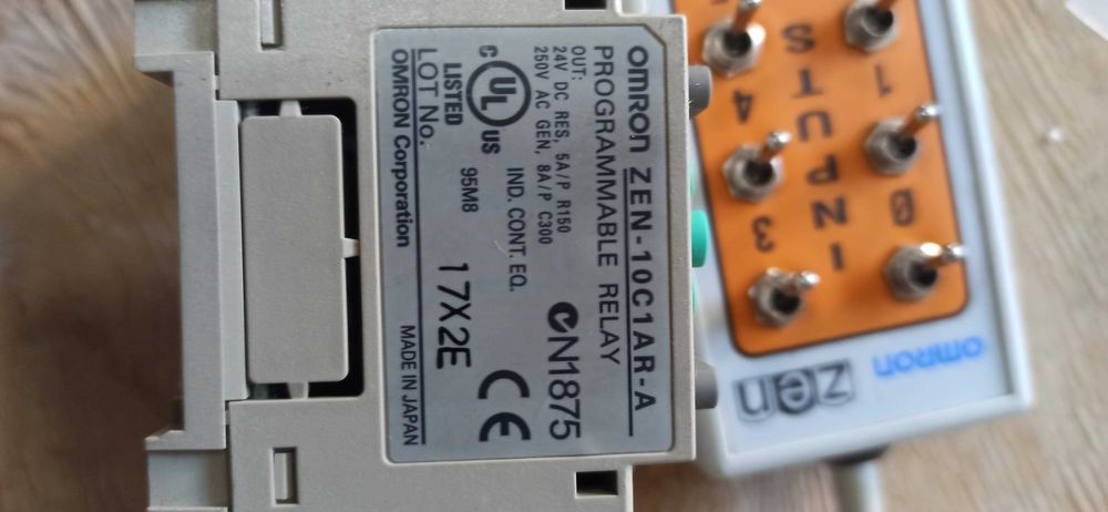 Relé programável OMRON