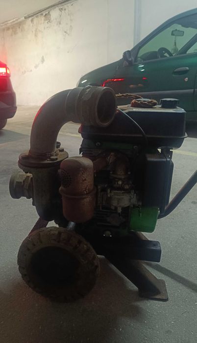 Vendo ou troco. Bomba de tirar água intermotor 302