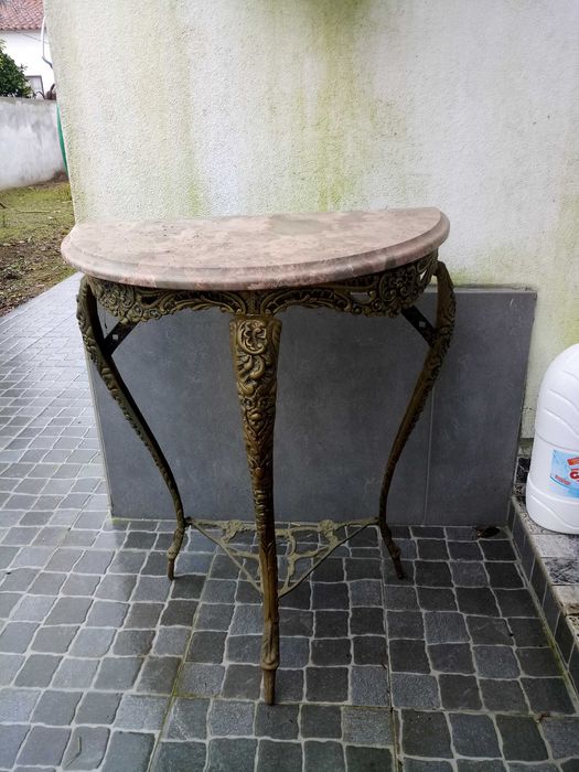 Mesa Mesinha antiga em latao