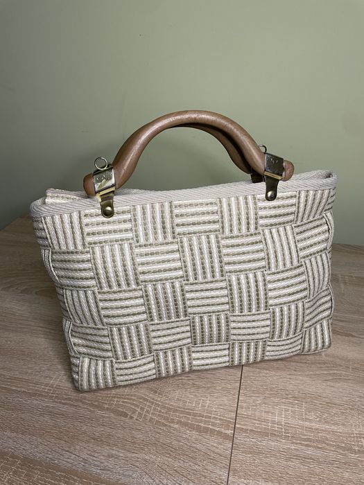 Стильна сумка з деревʼяними ручками