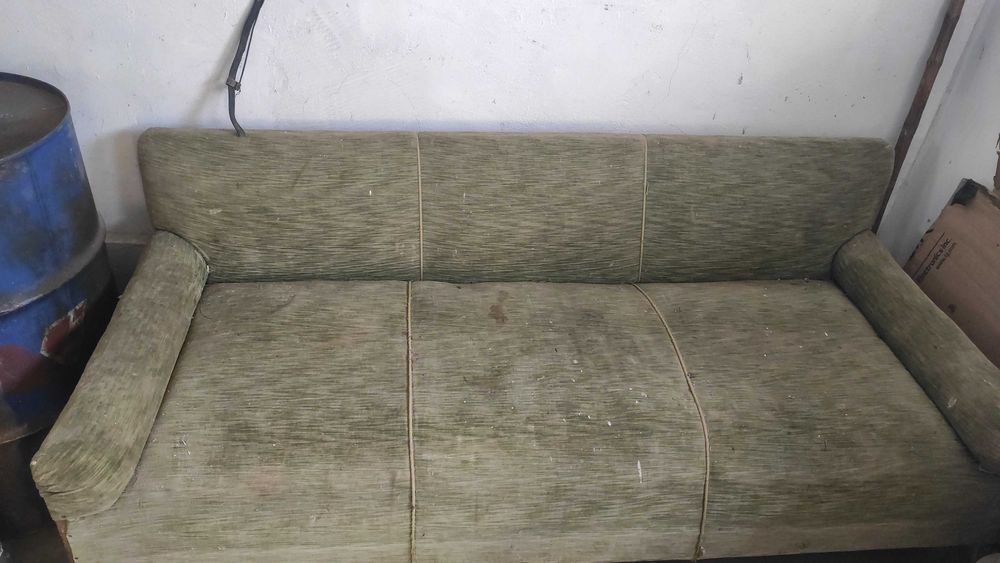 Stara sofa/kanapa z lat 50 -nie  wygląda na styl PRL