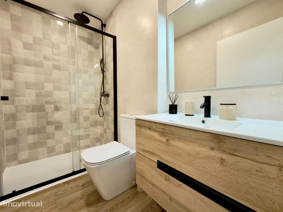 Apartamento T4 com garagem na Guarda Inglesa, Santa Clara