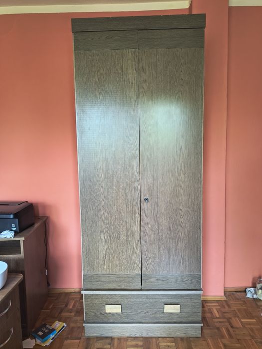 Szafa z drązkiem i szufladą