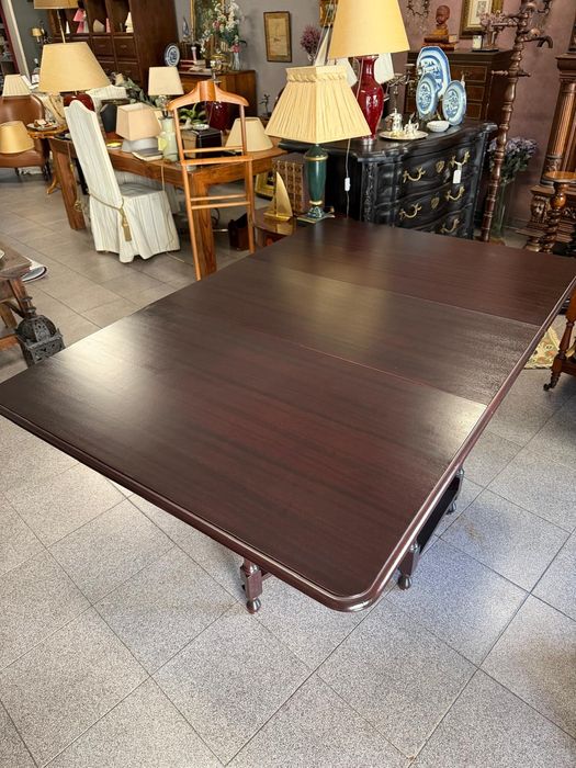 Mesa de Abas Rebatíveis Clássica em Madeira Nobre com Pernas Torneadas.