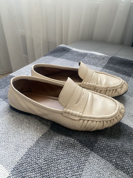 Шкіряні лофери zara