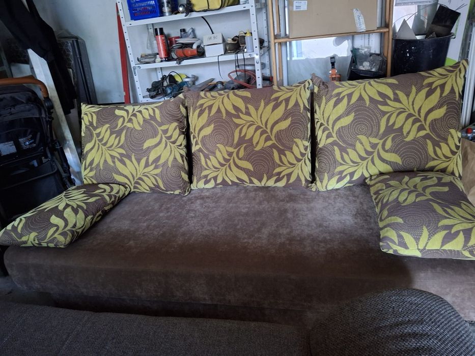 Zestaw: wersalka rozkladana, sofa i fotel