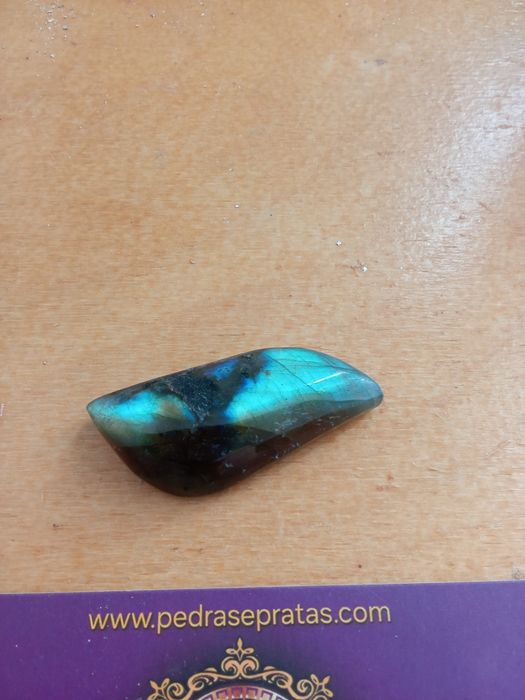 Labradorita Natural  Um Espetáculo de Luz Azul por Apenas 20 €