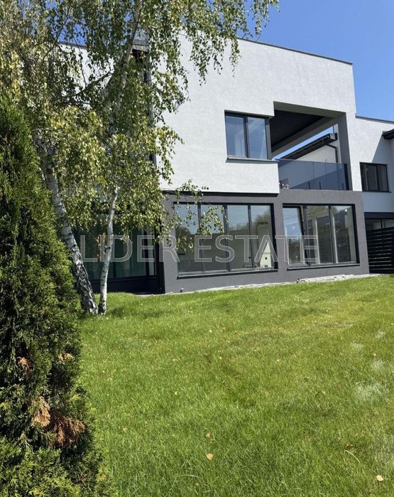 Продаж особняка 4 кімн., 240 м², Ужгород