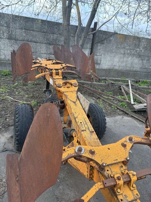 Плуг Хугард оборотний 9-ти корпусний
