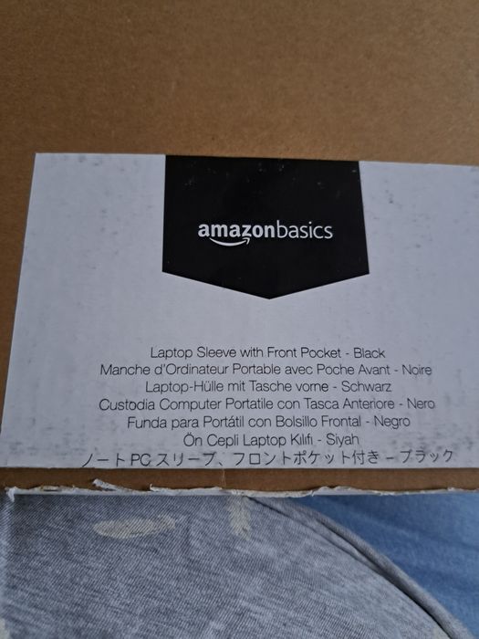 Czarna torba do laptopa