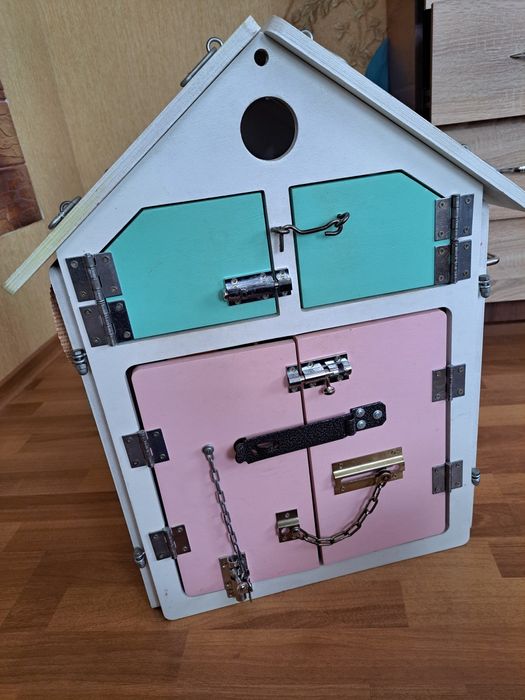 Бізікуб. Бізі борд. Бізі будинок