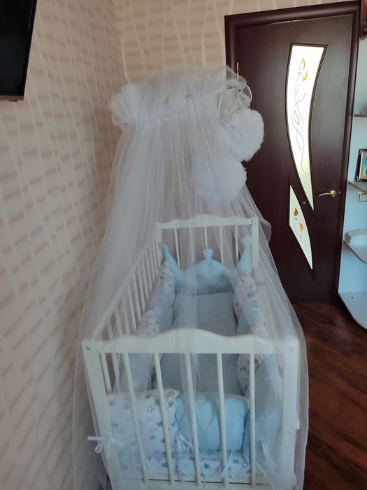 Дитяча кроватка в комплекті
