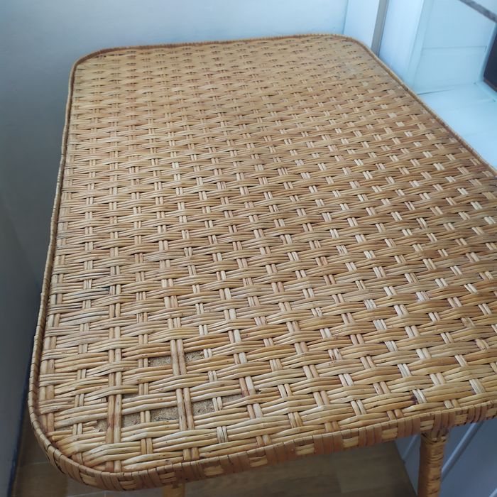 Стіл    плетений