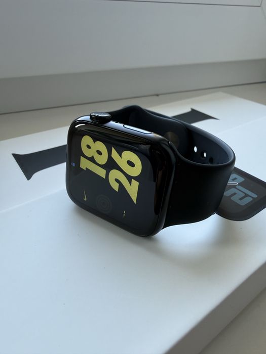 Apple Watch SE Midnight Aluminum 44mm