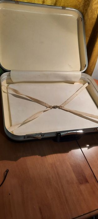 Чемодан - дипломат. 400грн. .