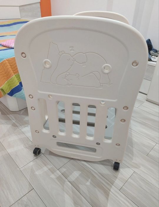 Berço de bebé com rodas