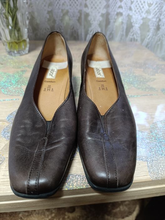 Продам недорого женскую обувь или обменяю на зерно.