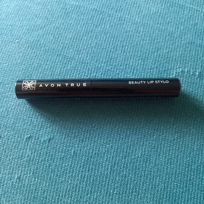 Avon True Beauty Lip Stylo szminka Cond.4 CT