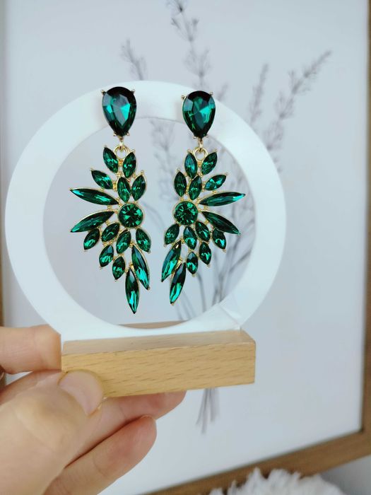 Nowe zielone kolczyki długie wiszące na sztyfcie eleganckie mieniąca się