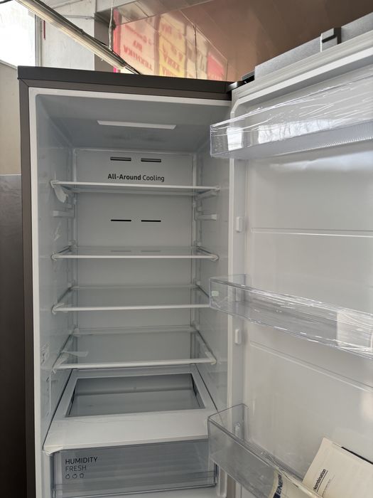 Холодильник з морозильною камерою Samsung RB38C600DSA