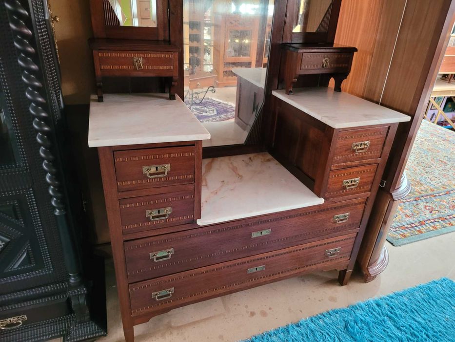 Toucador / Pechiché antigo em muito bom estado geral