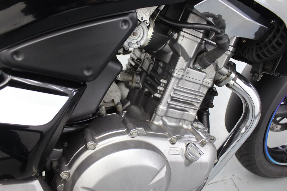 Suzuki GSR 250 (2 циліндра, інжектор)