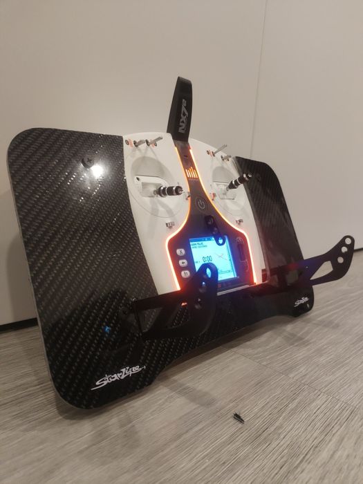 Rádio RC Spektrum NX7 + Mesa fibra de carbono