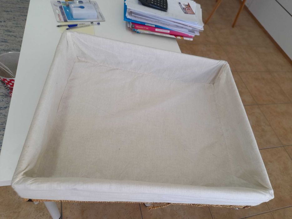 Cesta de verga forrada