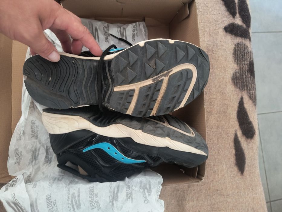 Продам кроссовки saucony 44