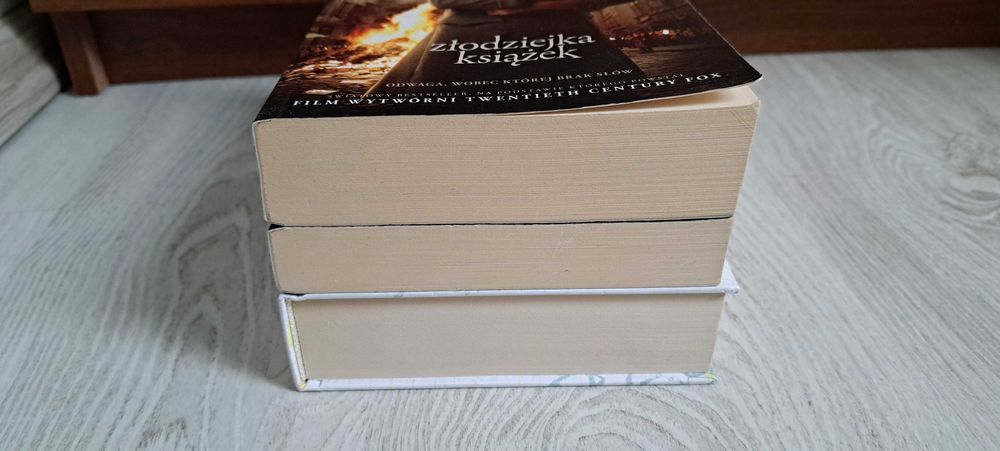3x Markus Zusak Złodziejka książek + Posłaniec + Gliniany most  BDB