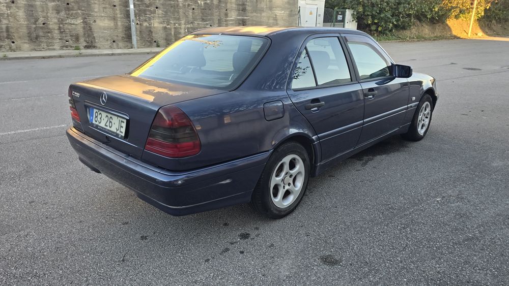 Mercedes-Benz C200