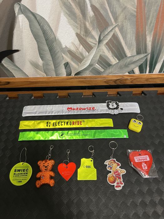 Zestaw nowych odblasków opaski i breloki
