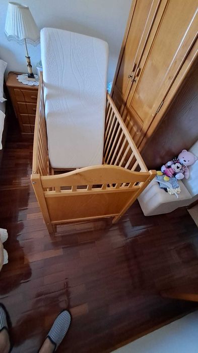 Cama bebé,  madeira pinho mel
