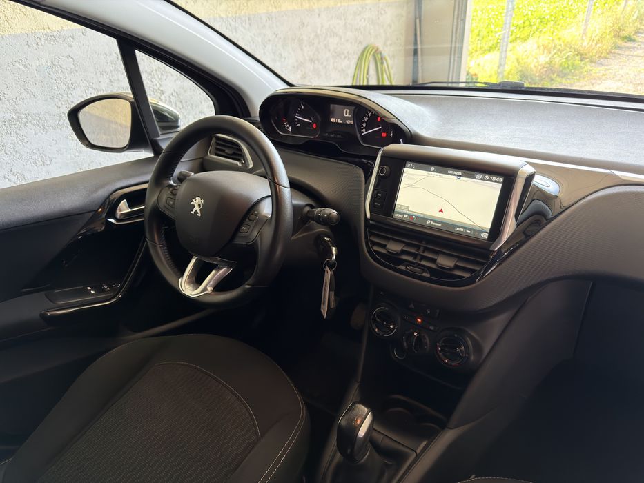 Peugeot 208 1.6 BlueHDi Style - Desde 129€ Mês