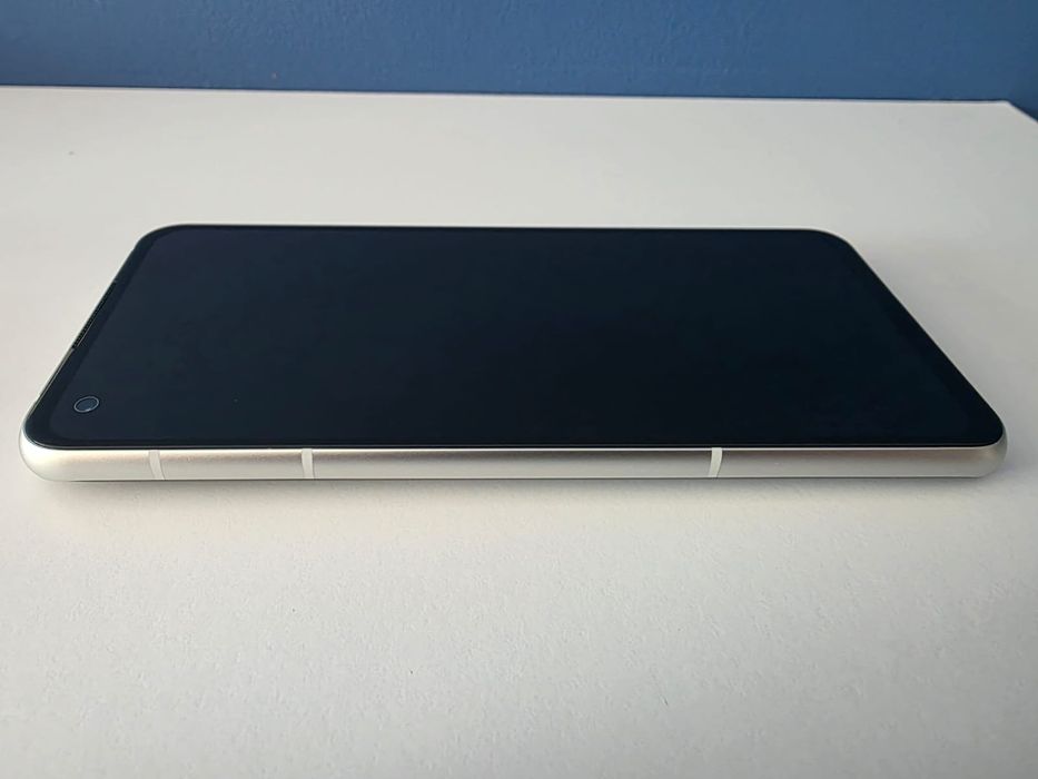 ASUS Zenfone 8 8/128 GB odnowiony mały jak