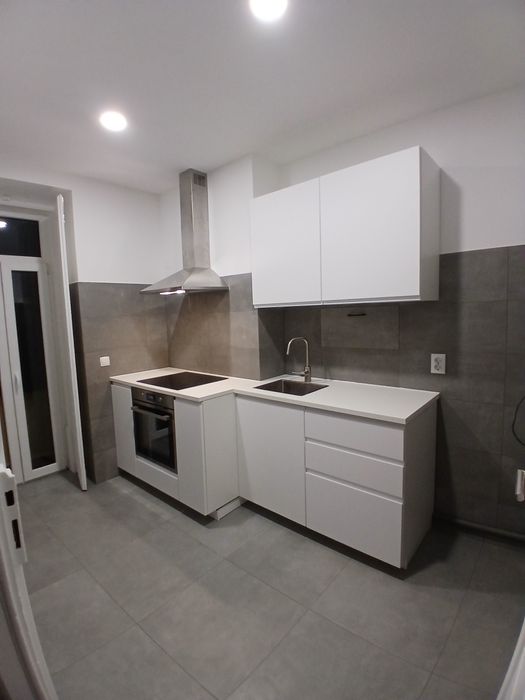 Obras em geral, remodelação e reparação.